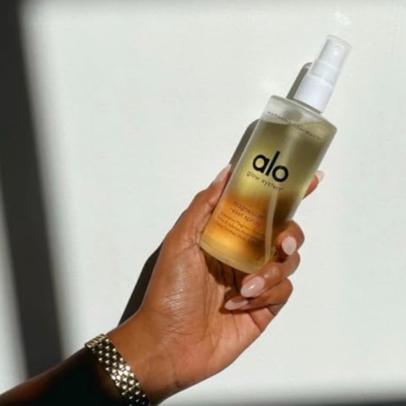 ALO Yoga Glow System Magnesium Reset Spray - Picture 3 of 10